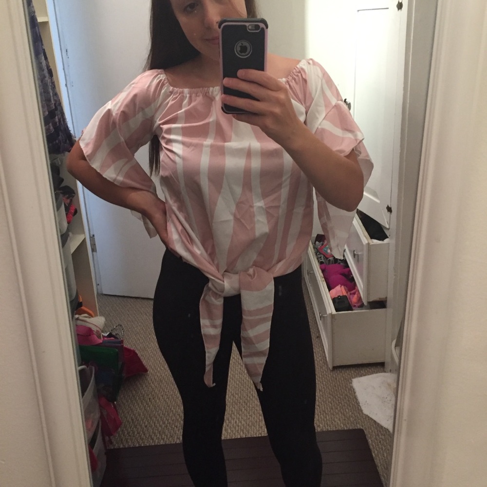Insta-Fab Crop Top 💗 - Picture 3 of 5